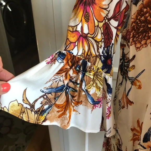 Floral ruffle blouse - Picture 3 of 5